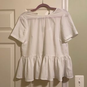 Cute hinge top with bows in the back